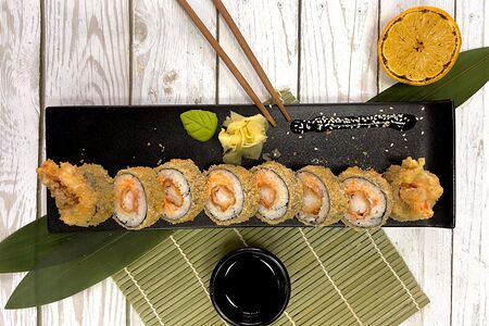 Ролл с креветкой и беконом Темпура