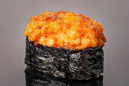 Гункан запечённый спайси Королевская креветка 