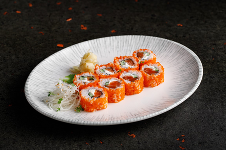 Ролл Калифорния с лососем