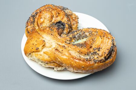 Булочка с маком