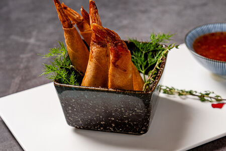 Хрустящие спринг-роллы с креветками