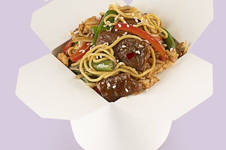 Яичная лапша с говядиной