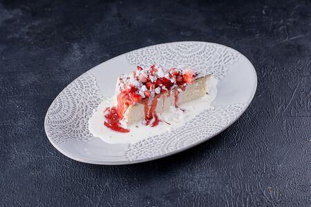 Баскский чизкейк, клубника