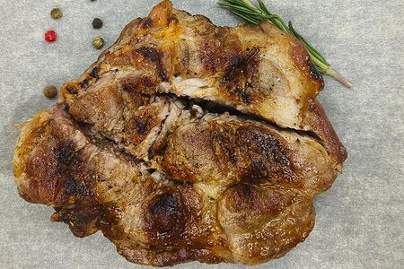 Стейк из свиной шеи на гриле