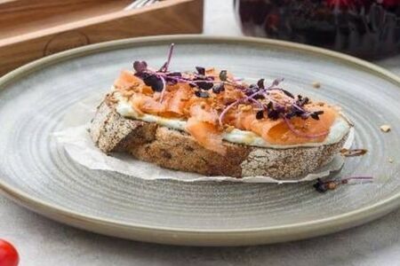 Тост с лососем 