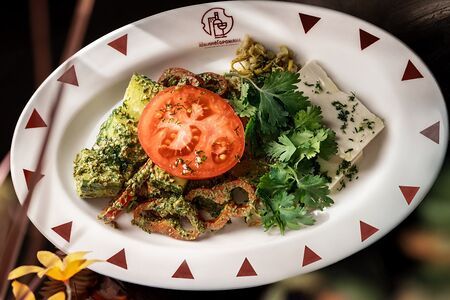 Овощной салат с имеретинским сыром