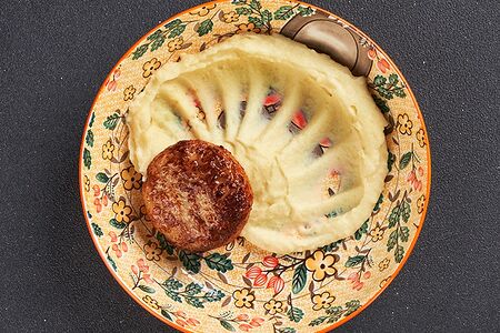 Куриный биточек с картофельным пюре
