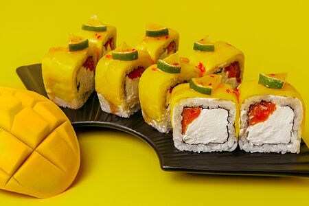 Ролл Сяке Манго