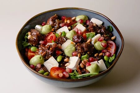 Салат с куриной печенью и камамбером