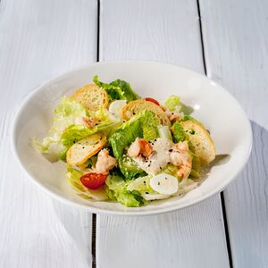 Салат Цезарь с креветками