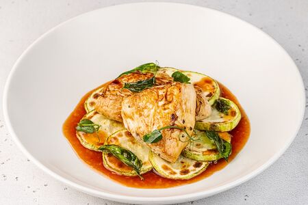 Филе индейки в азиатском соусом с цуккини