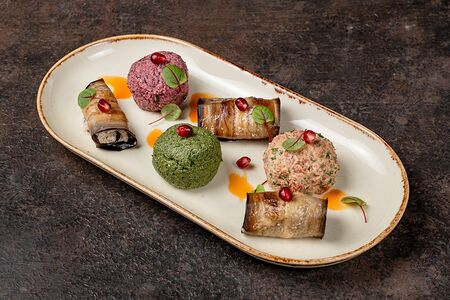 Ассорти из пхали и рулетики из баклажанов