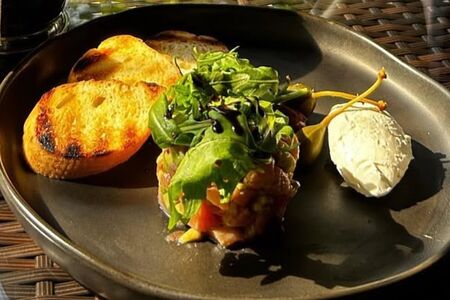 Тартар из лосося и авокадо 