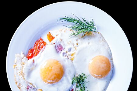 Яичница с колбасой