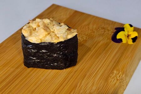 Гункан острый с угрем