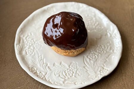 Шоколадный профитроль