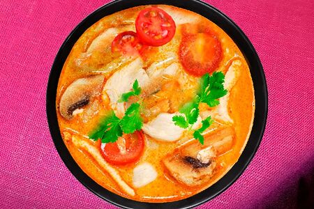 Суп Том ям с курицей