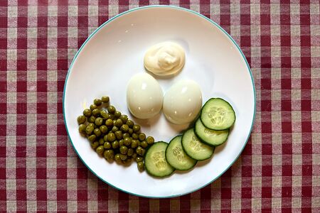 Яйцо под майонезом