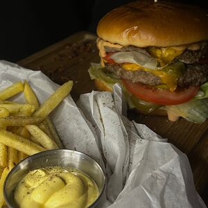 Двойной биф-бургер