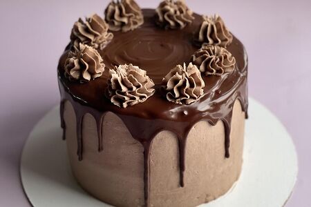 Шоколадный торт с шоколадом