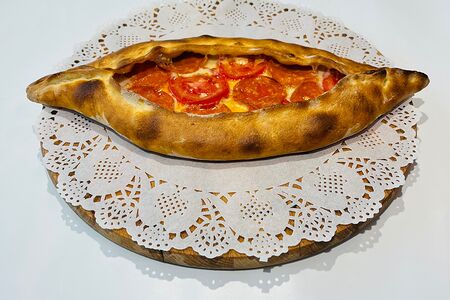 Пиде пеперони с томатами 