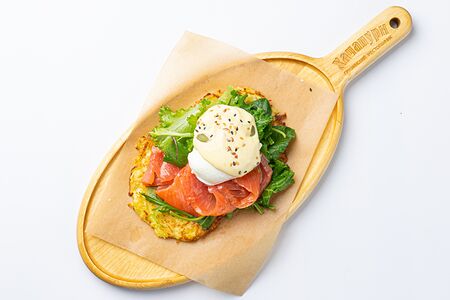 Картофельные драники с лососем 