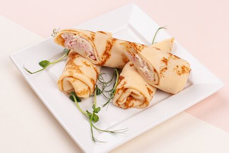 Блинчики с ветчиной и сыром