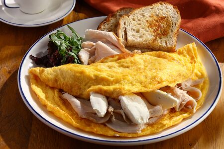 Омлет с копченой индейкой