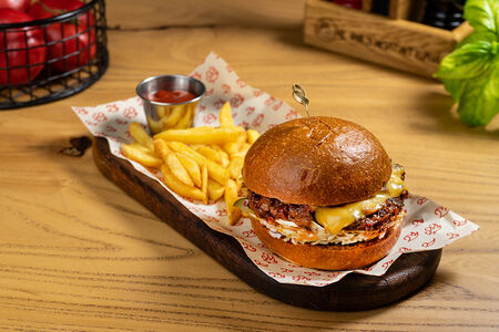 Бургер с брискетом