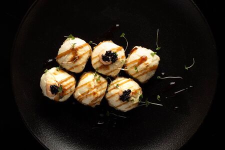 Запеченный ролл с креветками