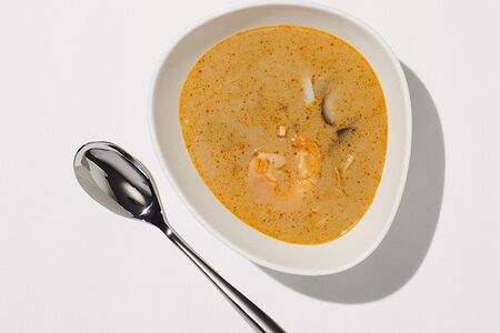 Том Ям на рыбном бульоне