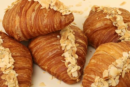 Круассан миндальный