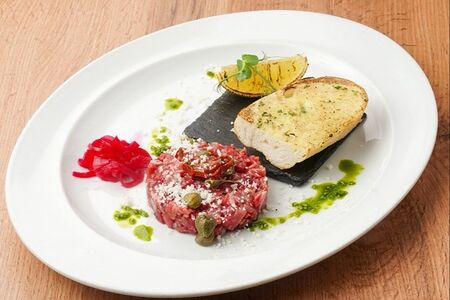 Тартар из мраморной говядины от шеф-повара