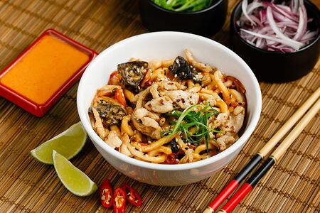 Вок Том ям с курицей