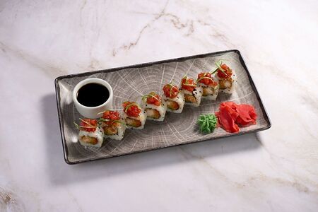 Ролл с томатами конкасе