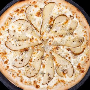 Пицца с грушей и горгонзолой