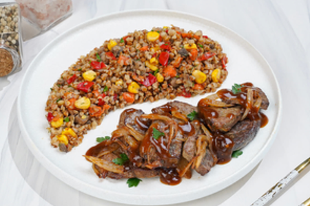 Печень по-венециански с гречкой