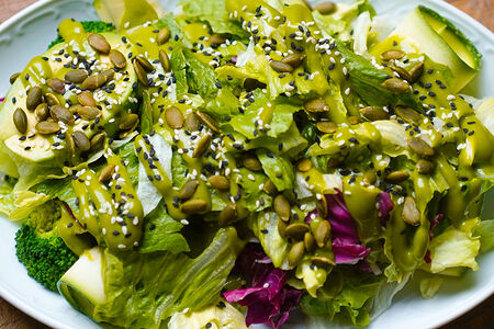 Большой зеленый салат