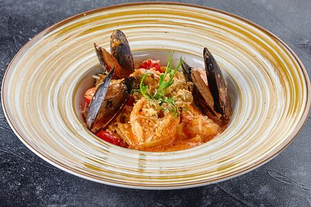 Паста том ям с морепродуктами 