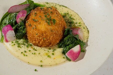 Рыбная польпетта с сельдереем и редисом 