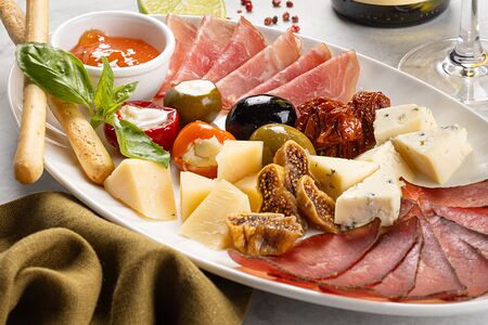 Тарелка к вину