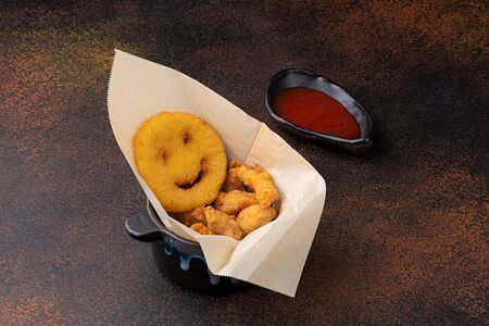 Куриный попкорн и картофельный смайлик