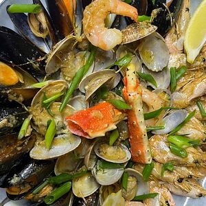 Ассорти из мидий в соусе том ям