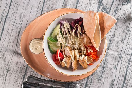 Шаверма на тарелке