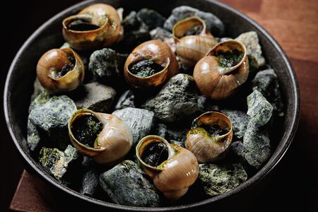 Виноградные улитки в зеленом масле 