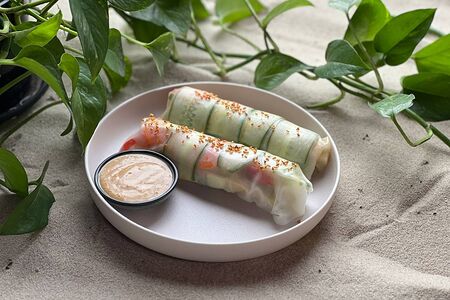 Спринг-роллы с зеленью, овощи, устрично-кунжутный соус