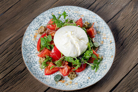 Буррата с помидорами