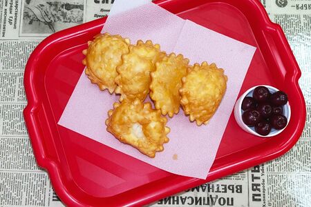 Чебурек Октябрята с вишней