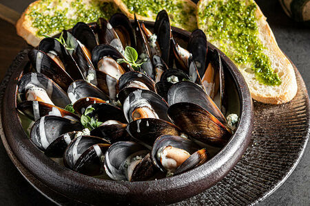 Мидии в соусе дорблю