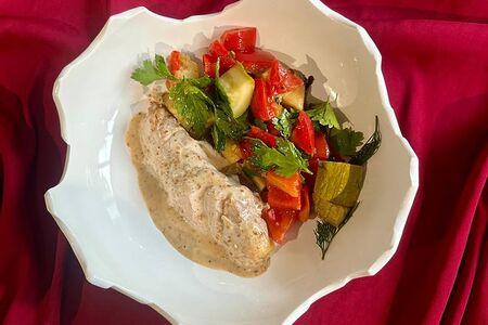 Салат с куриной грудкой и овощами